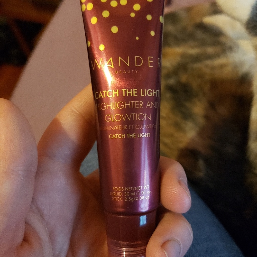 Wander catch the light highligher and glowtion